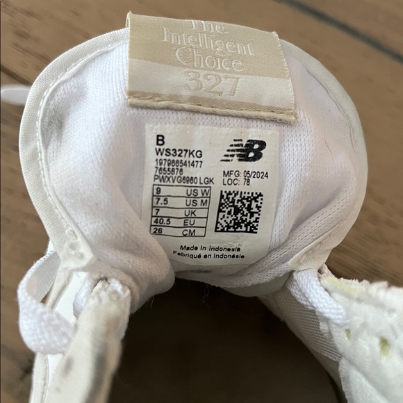 New Balance Cream Casual Sneakers - Picture 10 of 11